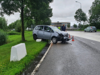 Auto uit bocht gevlogen Aquamarijnweg Dordrecht