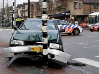 20160401-Uit-de-bocht-gevlogen-met-auto-Stationsplein-Dordrecht-Tstolk-001