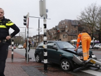 20160401-Uit-de-bocht-gevlogen-met-auto-Stationsplein-Dordrecht-Tstolk-003