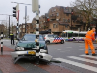 20160401-Uit-de-bocht-gevlogen-met-auto-Stationsplein-Dordrecht-Tstolk