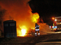 20172610-Auto-volledig-uitgebrand-aan-de-Oosthaven-in-Dordrecht-Tstolk-001