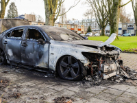 Auto volledig verwoest door brand Dordrecht