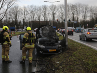 Auto in brand op oprit N3