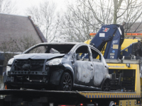 Auto uitgebrand Suze Groeneweg erf Dordrecht