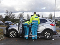 20172812-Autos-frontaal-op-elkaar-gebotst-Langeweg-Munikkensteeg-Zwijndrecht-Tstolk-002