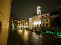 Straten leeg tijdens Avondklok Stadhuis Dordrecht