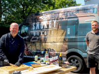 Barbecue-expert demonstreert de Smokey Bandit