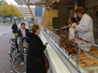 20161710 De eerste Oliebollen Spuiboulevard Dordrecht Tstolk 001