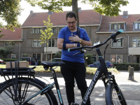 Beroofde Armando komt gratis e-bike ophalen bij Dordtse fietsenw