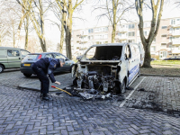 Bestelbus brandt uit in Crabbehof Nolensweg Dordrecht