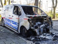 Bestelbus brandt uit in Crabbehof Nolensweg Dordrecht