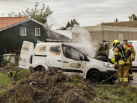 Autobestelbus uitgebrand Prunuslaan Dordrecht