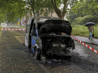 Bestelwagen volledig uitgebrand Colijnstraat Dordrecht