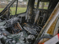 Bestelwagen volledig uitgebrand Colijnstraat Dordrecht