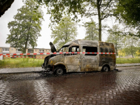 Bestelwagen volledig uitgebrand Colijnstraat Dordrecht