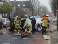 Auto op zijn kant Assumburg Dordrecht