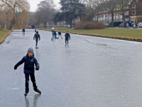 20182802 Volop Schaatsplezier in Van baereplantsoen  Dordrecht Tstolk 001