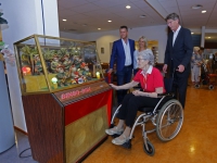 20161710 De V&D aapjes zijn uit logeren Verzorgingstehuis Vreedonk Dordrecht Tstolk 002