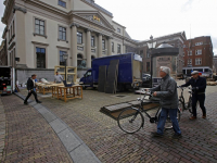 Opbouwen van filmopnames stadhuisplein Dordrecht