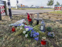 Bloemen voor omgekomen Dordtenaar bij ongeluk in Moerdijk