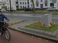 Kunstgras en bloemen bij ondergrondse container Krispijnseweg Dordrecht