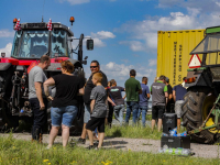 Boerenprotest langs de A16 Moerdijkbrug Moerdijk