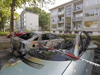 20172305 Auto\'s volledig uitgebrand piet heynstraat Dordrecht Tstolk 001