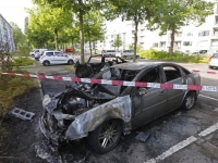 20172305 Auto\'s volledig uitgebrand piet heynstraat Dordrecht Tstolk 002