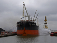 Veel rookontwikkeling bij brand op zeeschip