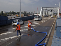 Stadsburg tussen Dordt en Zwijndrecht wordt gekoelt vanwege de hitte Dordrecht