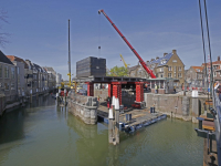 Brugklep Engelenburgerbrug op transport voor renovatie Dordrecht