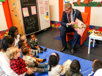 Burgemeester leest voor tijdens kinderboekenweek Happy4Kids Dordrecht