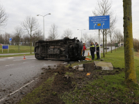 Busje op zijn kant Dordrecht