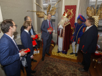 Burgermeester en wethouders op bezoek bij Sinterklaas