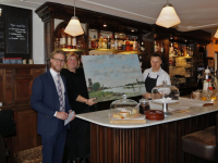 Overhandiging canvas van schilderij
