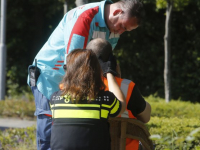 Cementwagen op zijn kant in Zwijndrecht