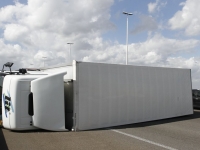 20170706 Chaos met avondspits door gekantelde vrachtwagen op Moerdijkbrug Tstolk 004