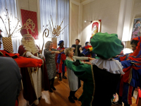 20172111-Burgemeester-en-wethouders-dansen-met-Sinterklaas-Dordrecht-Tstolk