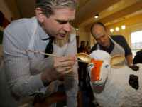 College Dordrecht schilderen Schapen voor goed doel