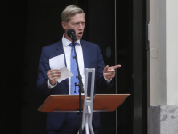 Plechtigheid en onthulling corona herinneringsmonument Stadhuisplein Dordrecht