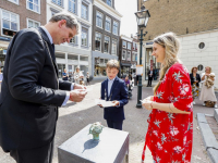 Plechtigheid en onthulling corona herinneringsmonument Stadhuisplein Dordrecht