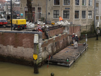 Damwanden verwijderd uit water bij Engelenburgerbrug Dordrecht