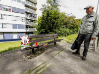 man op het bankje “ Eddy Mientjes op 61 jarige leeftijd overleden Dordrecht