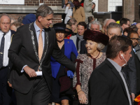 Beatrix bij onthulling standbeeld Willem van Oranje Dordrecht