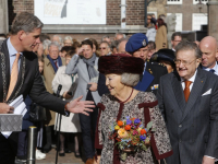 Beatrix bij onthulling standbeeld Willem van Oranje Dordrecht