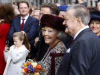 Beatrix bij onthulling standbeeld Willem van Oranje Dordrecht