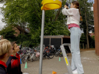 Korfbalpaal officieel in gebruik genomen door schoolkinderen De Sterrekijker Dordrecht