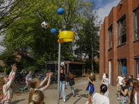 Korfbalpaal officieel in gebruik genomen door schoolkinderen De Sterrekijker Dordrecht