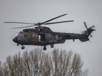 Defensie traint met Eurocopter helikopters boven Dordtse Kil