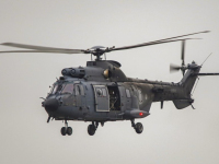 Defensie traint met Eurocopter helikopters boven Dordtse Kil